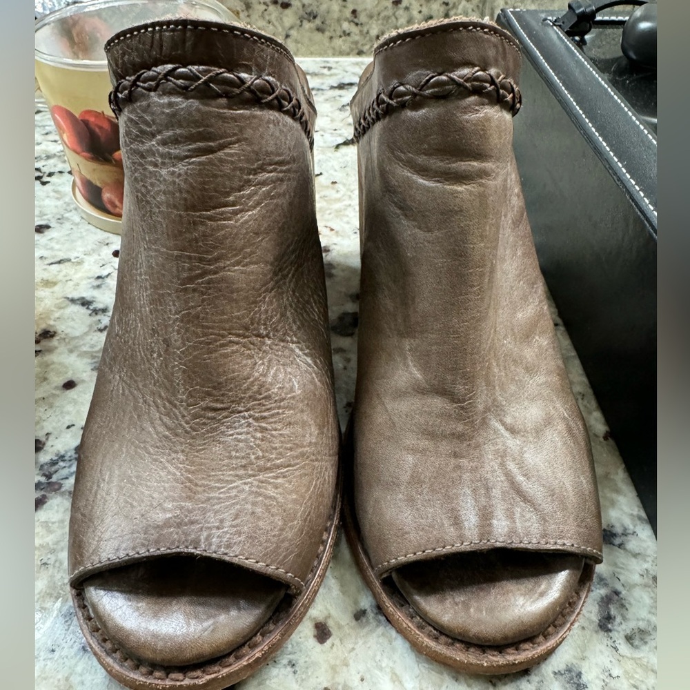 Free Birds by Steven Shoes